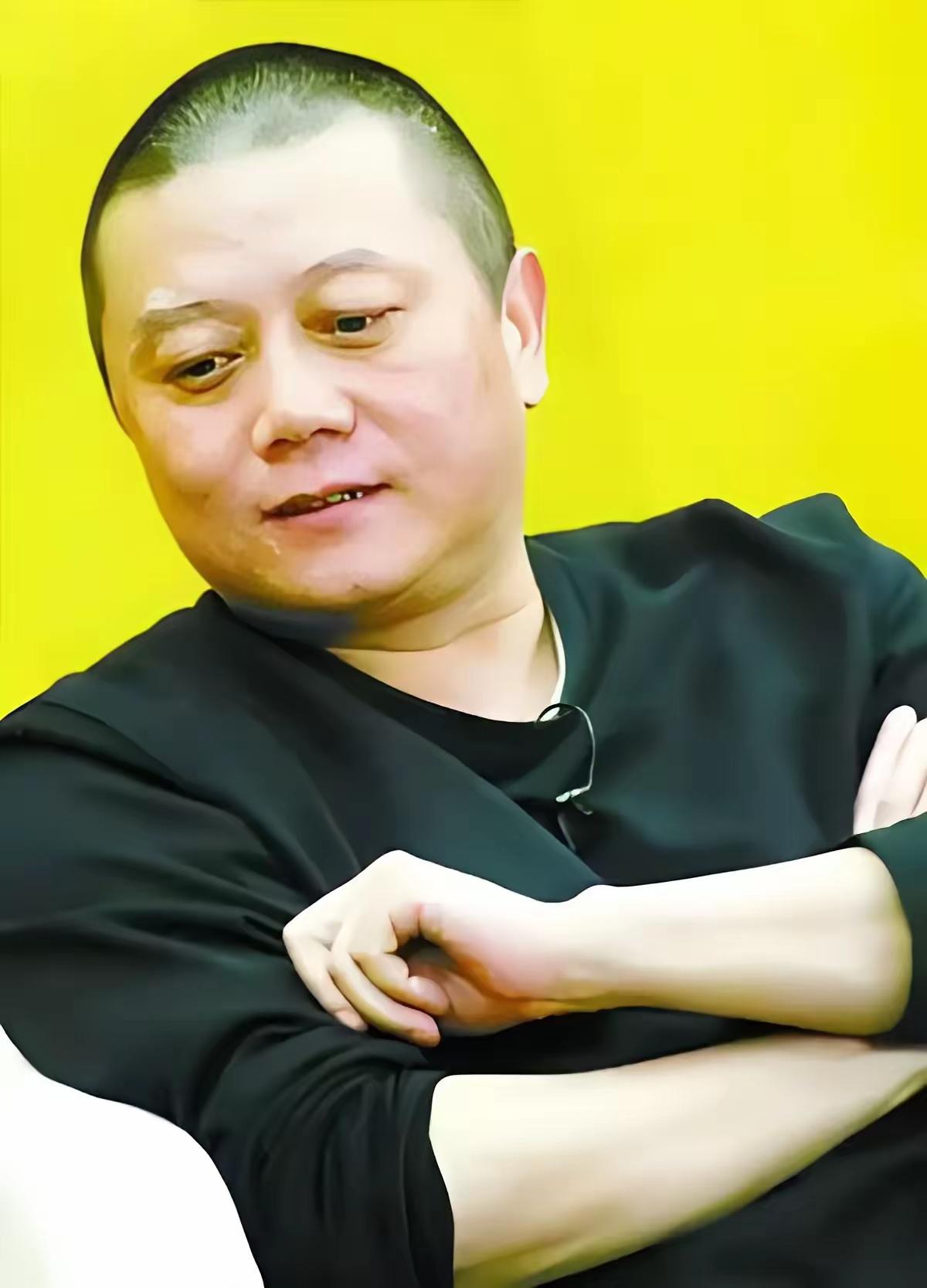 王朔说：“去酒吧看看，金钱面前颜值算什么；去工地看看，生活面前尊严算什么；去医院