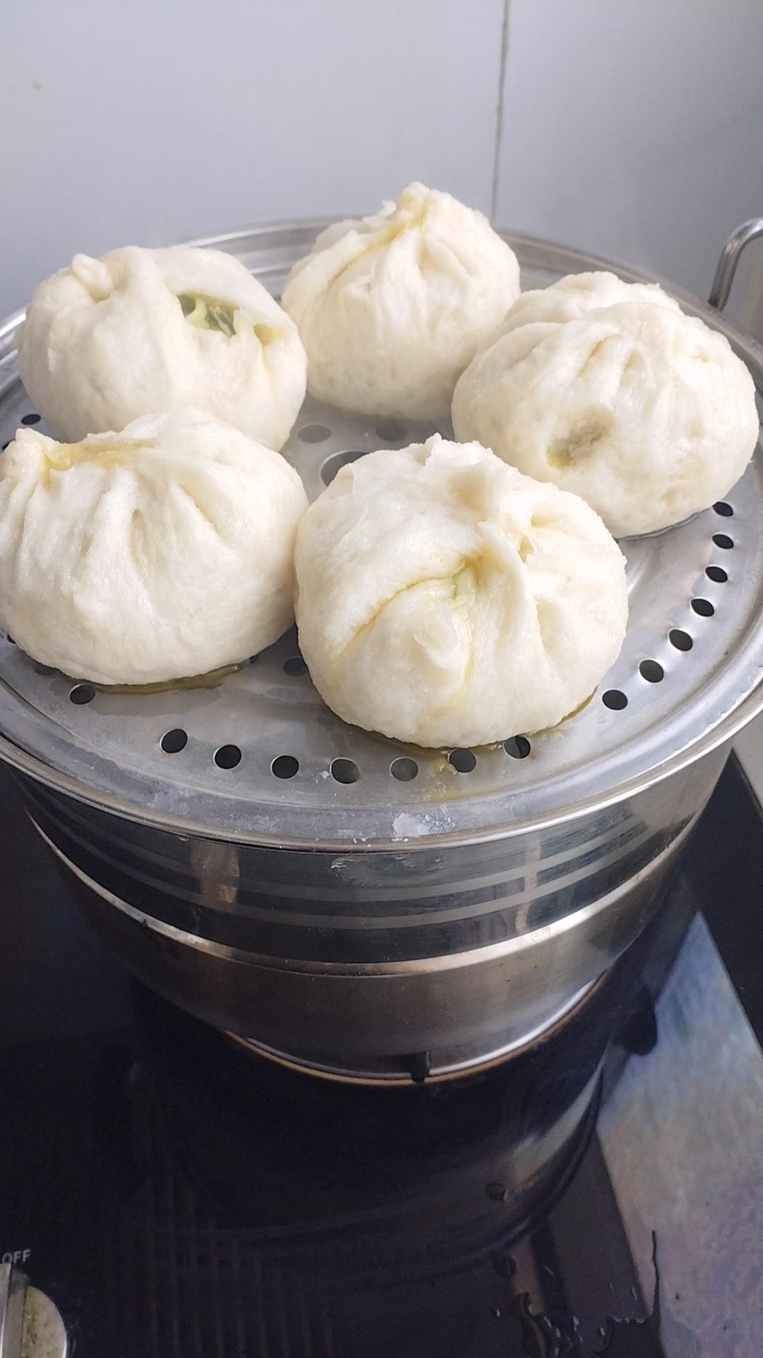 一人食，烟火小包子
 
现在一个人在家，独自过日子，平日里总是草草对付三餐。昨日
