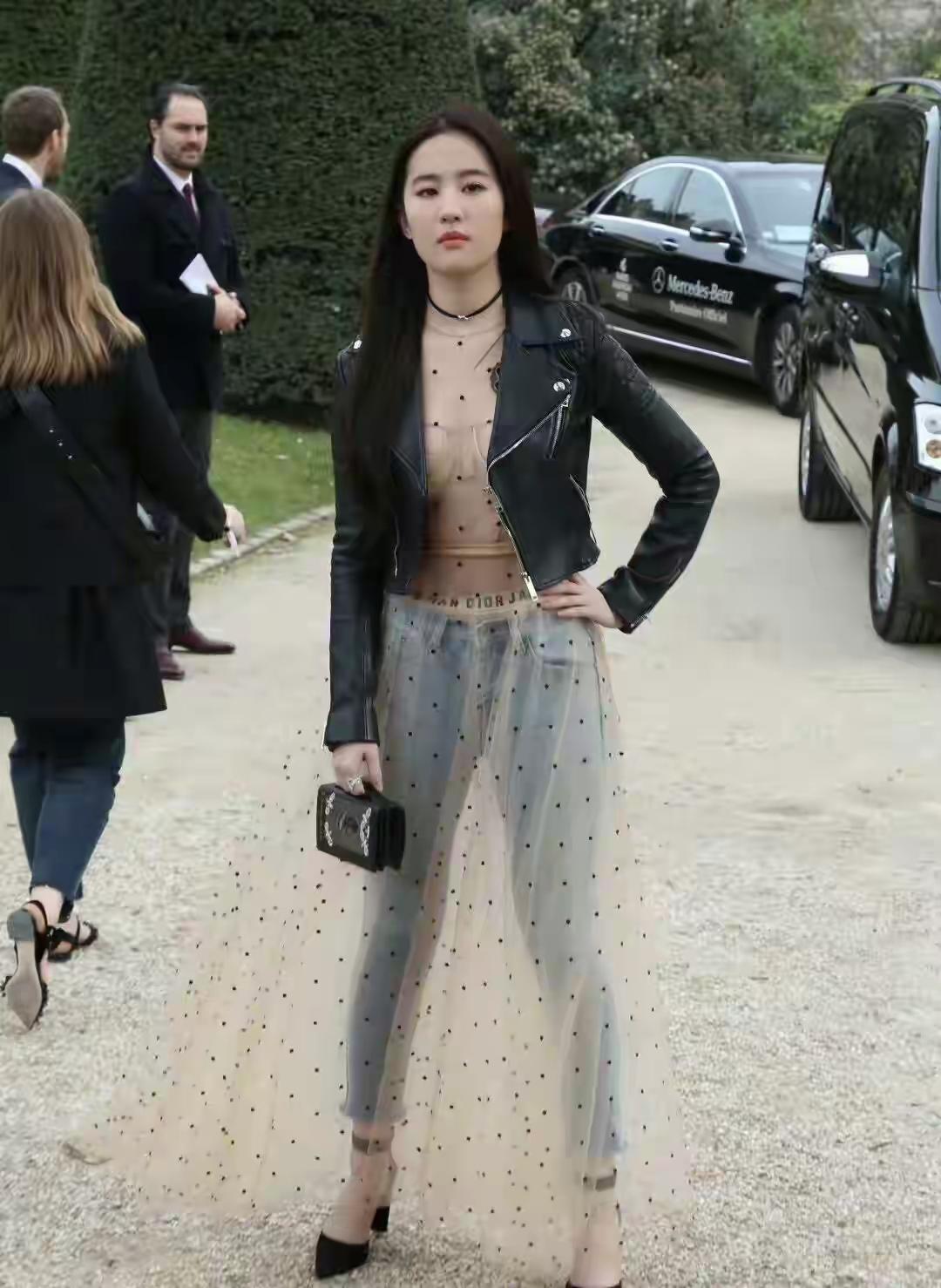 她的身材很哇塞，她的演技炉火纯青，继能驾驭古装剧，又能驾驭现代剧，就算是杨幂、刘