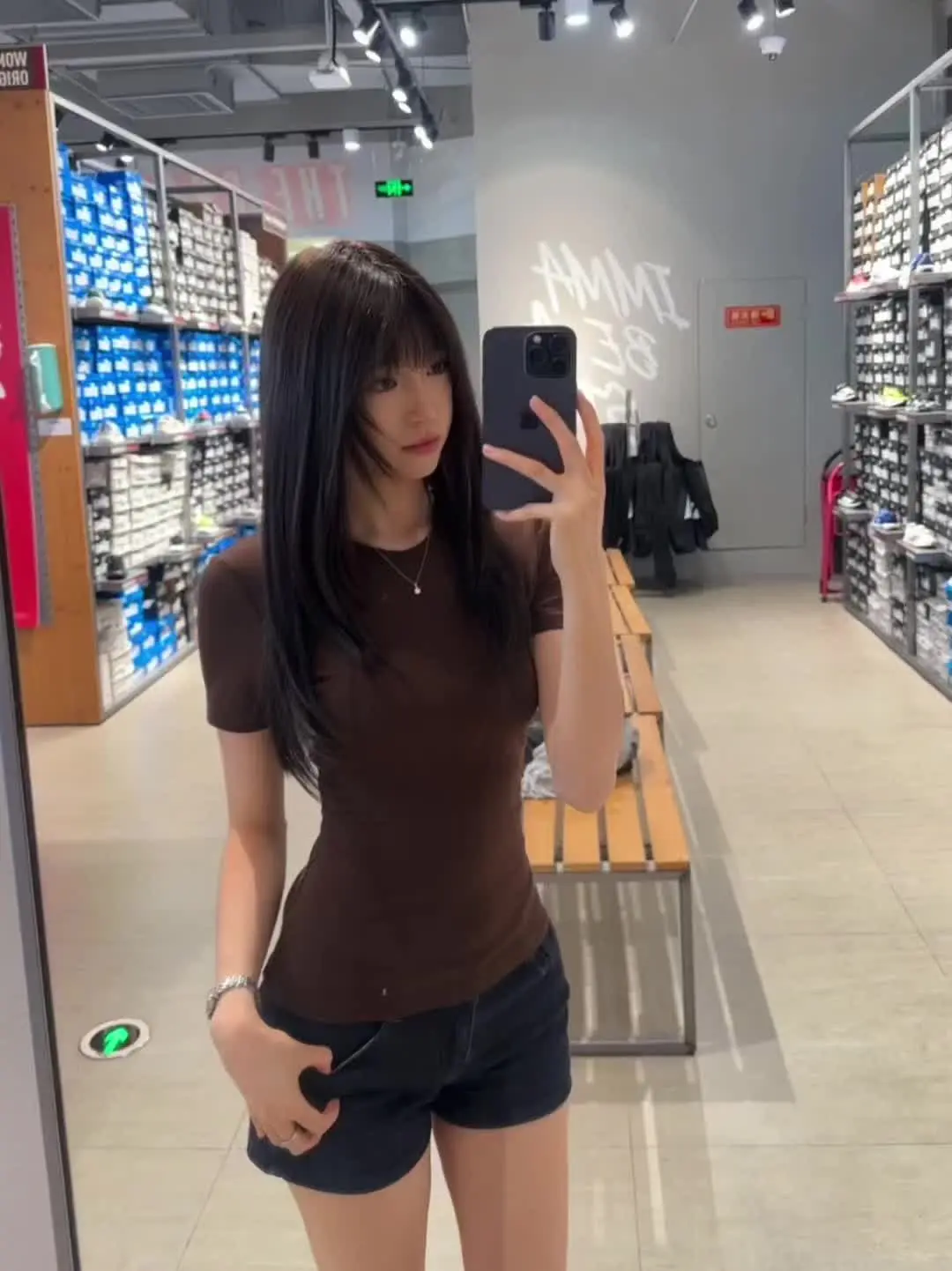 过去的人 都一个样 都没意义 更不重要