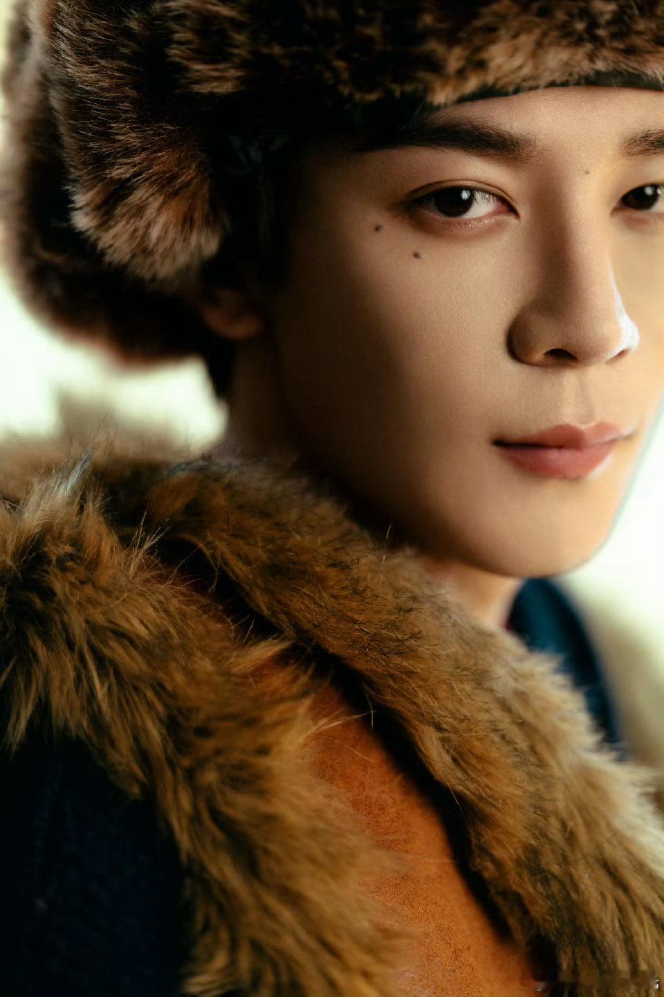 家人们快来看！夏之光以光头强造型亮相好六街，节目欢乐氛围拉满，太赞啦！