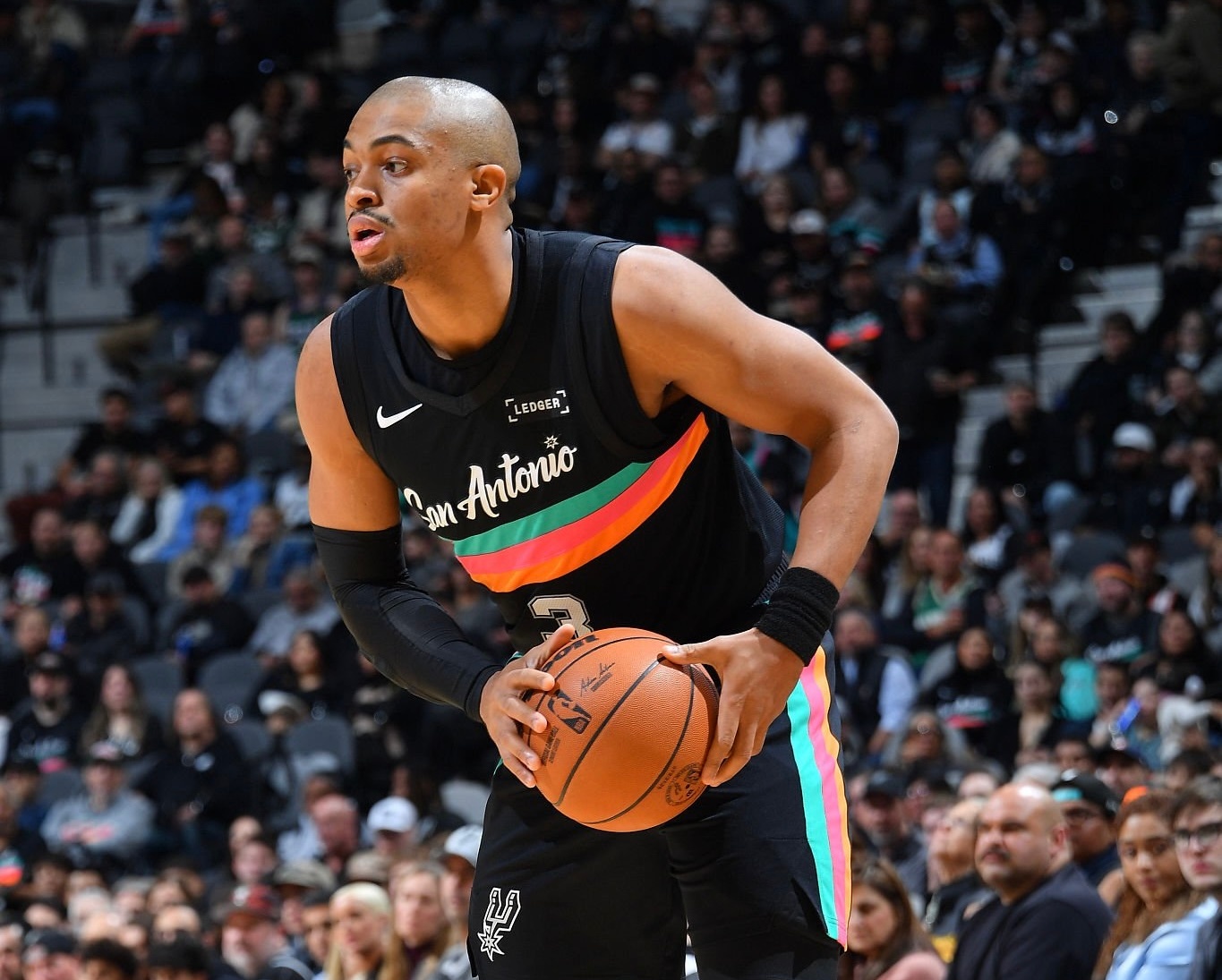 全场比赛结束！马刺主场119-101轻取雄鹿，结束两连败马刺（28-13）：文班