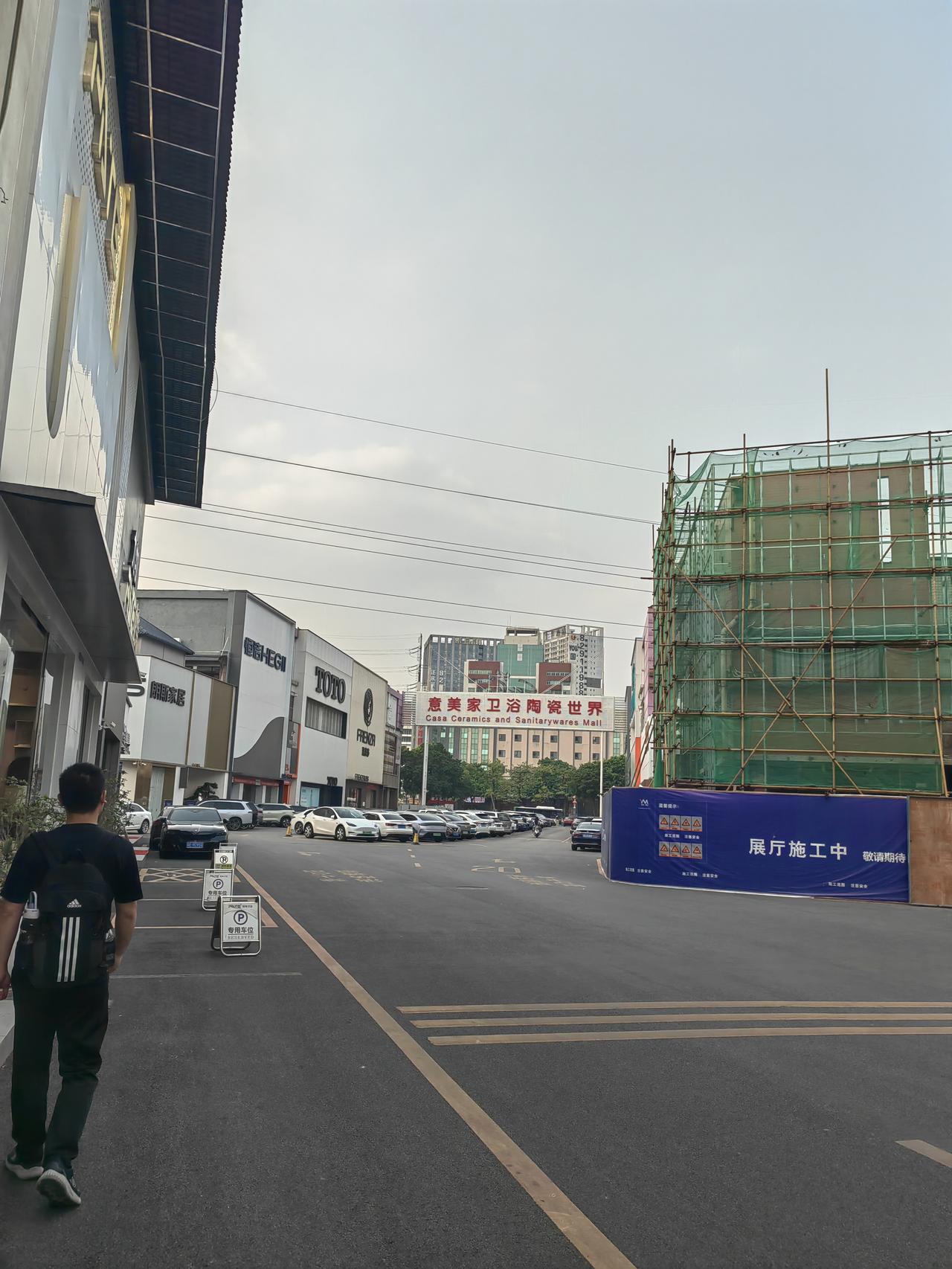 刚从佛山回来，去了佛山的意美家陶瓷卫浴市场（点评就是店铺全部装修漂亮，且全是高大