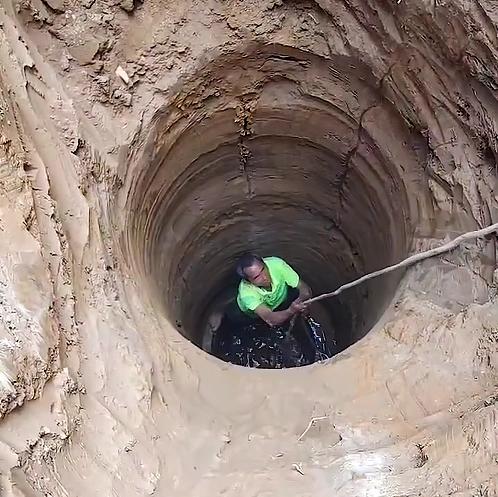 中国援建队伍在几内亚免费帮村里打出清澈的水井，本以为能换来当地人的真心感谢，没想