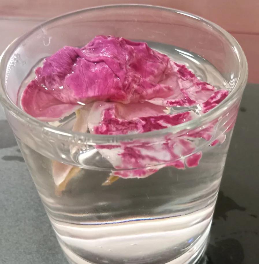 不知道大家有没有一种习惯
不是看这个人长得是否漂亮，也不是看她穿的有多么好看
而