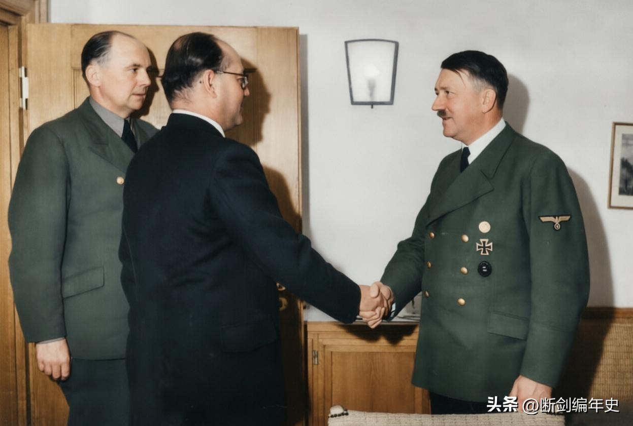 1942年5月29日，印度独立运动领袖钱德拉·鲍斯与阿道夫·希特勒在柏林会面。鲍
