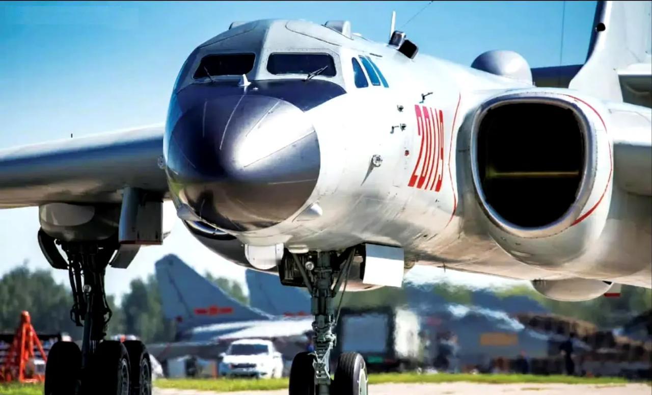 #东部战区演习严重警告外部势力挑衅# 要想解决台岛，首先要砸碎第一岛链的枷锁。
