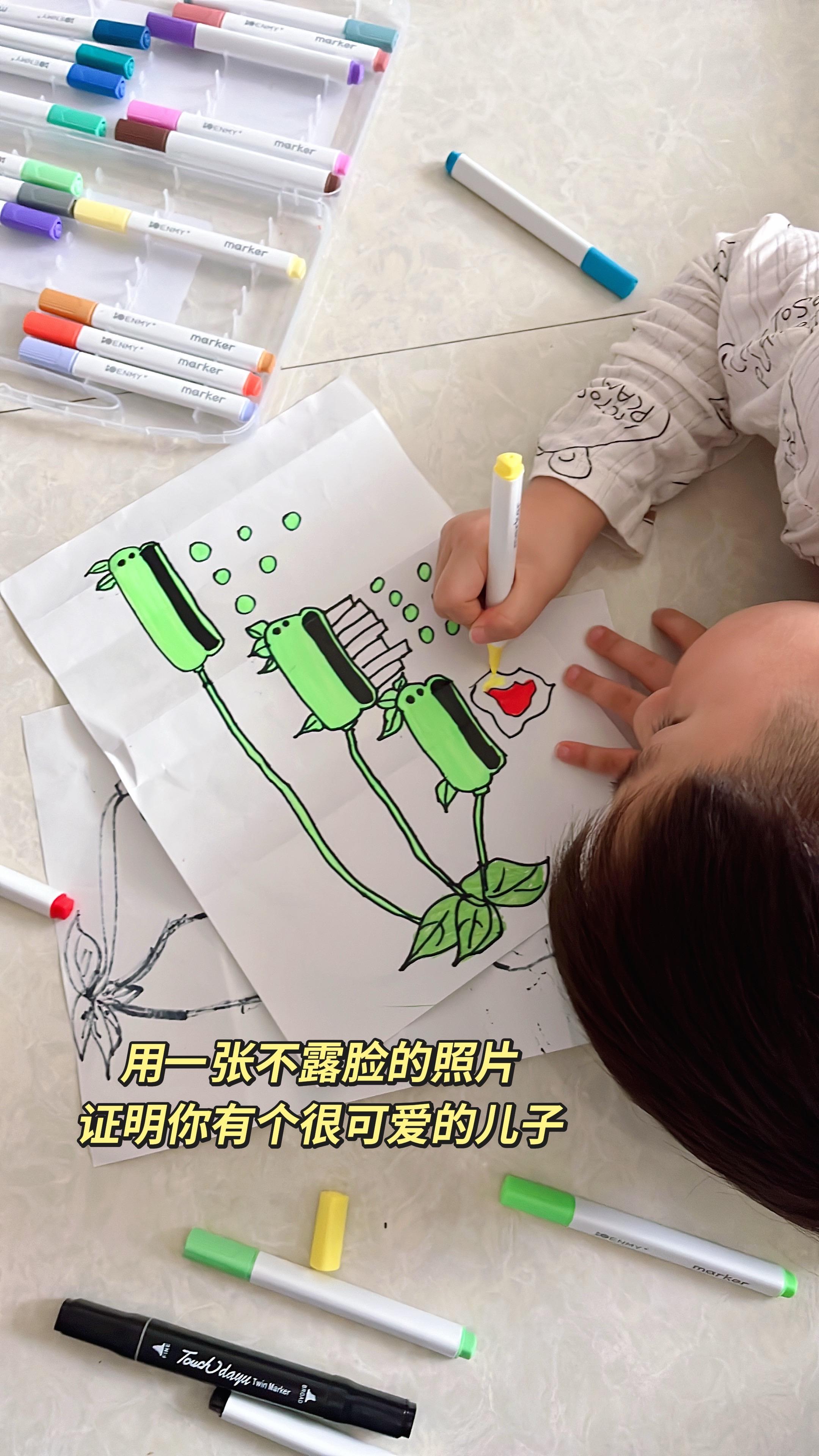 你在我眼中真的很特别。爱画画的小男孩，虽然画的一般般😄
