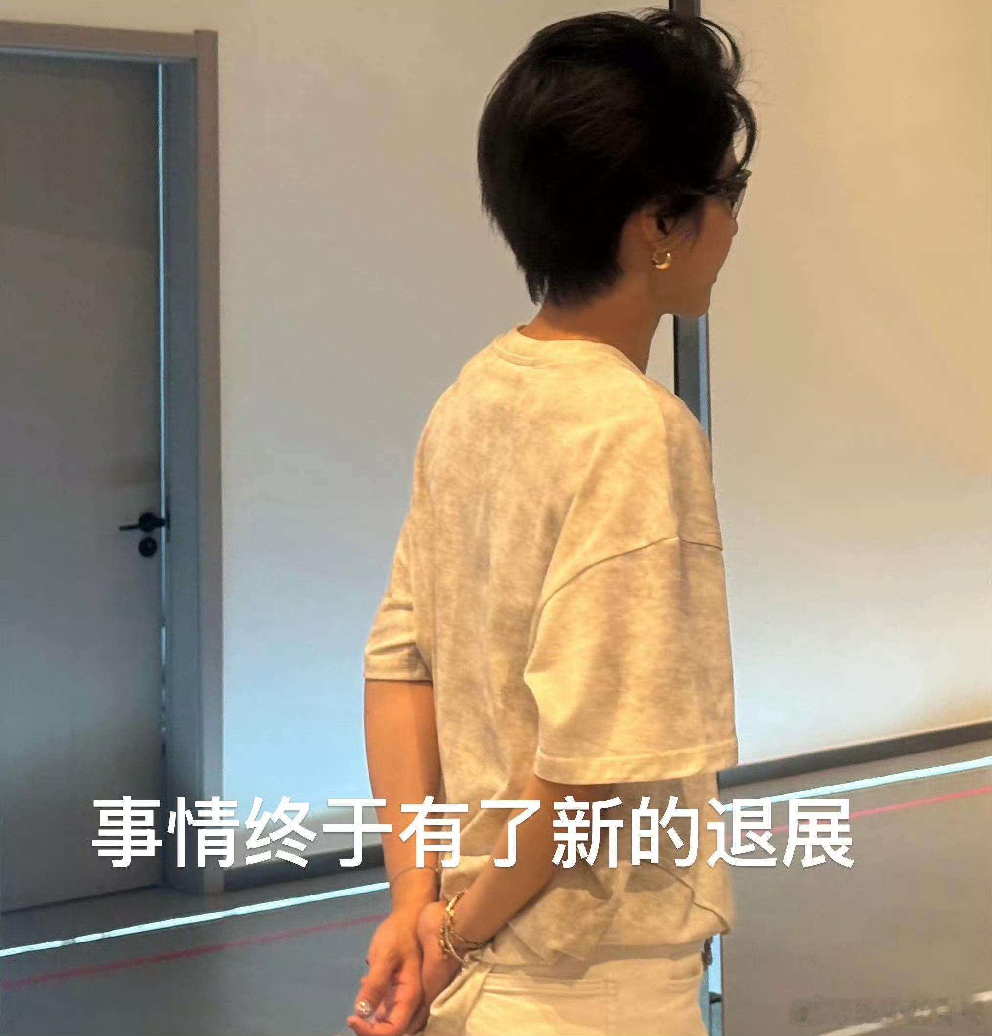 王濛刘雨昕大师课续费了哈哈哈，放心吧雨伞们，刘姐的教资稳稳的