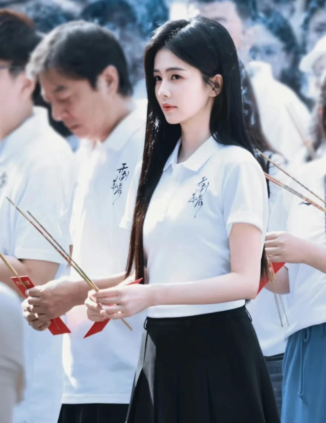 王韵娜宝宝要每天开心呀
荼蘼花开，终赴新程。这是你挣脱桎梏、亲手选择的第一场战役