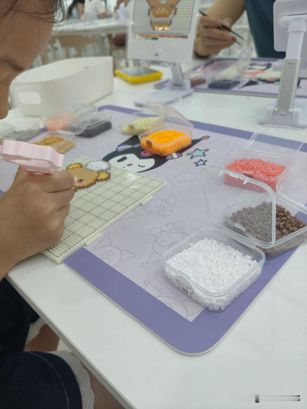 昨天说是去考察学习菜品，其实还不如说陪孩子们去玩耍[笑哭]

中午去了我们提前预