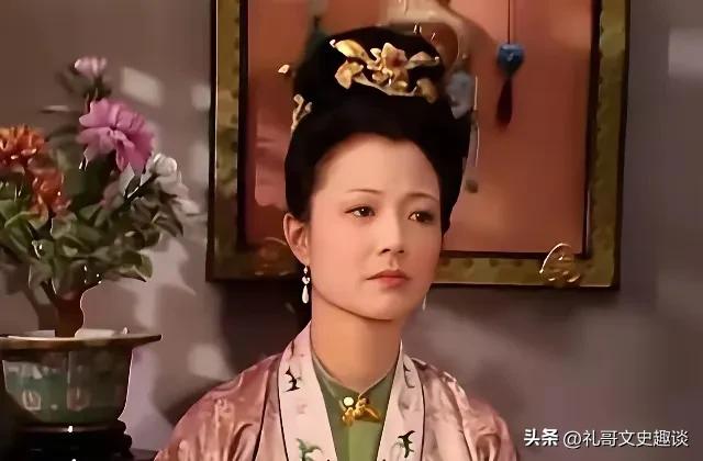 红楼梦里出现奇怪的一个细节，贾珍的老婆尤氏，连个名字都没有。他的老公贾珍是贾家两