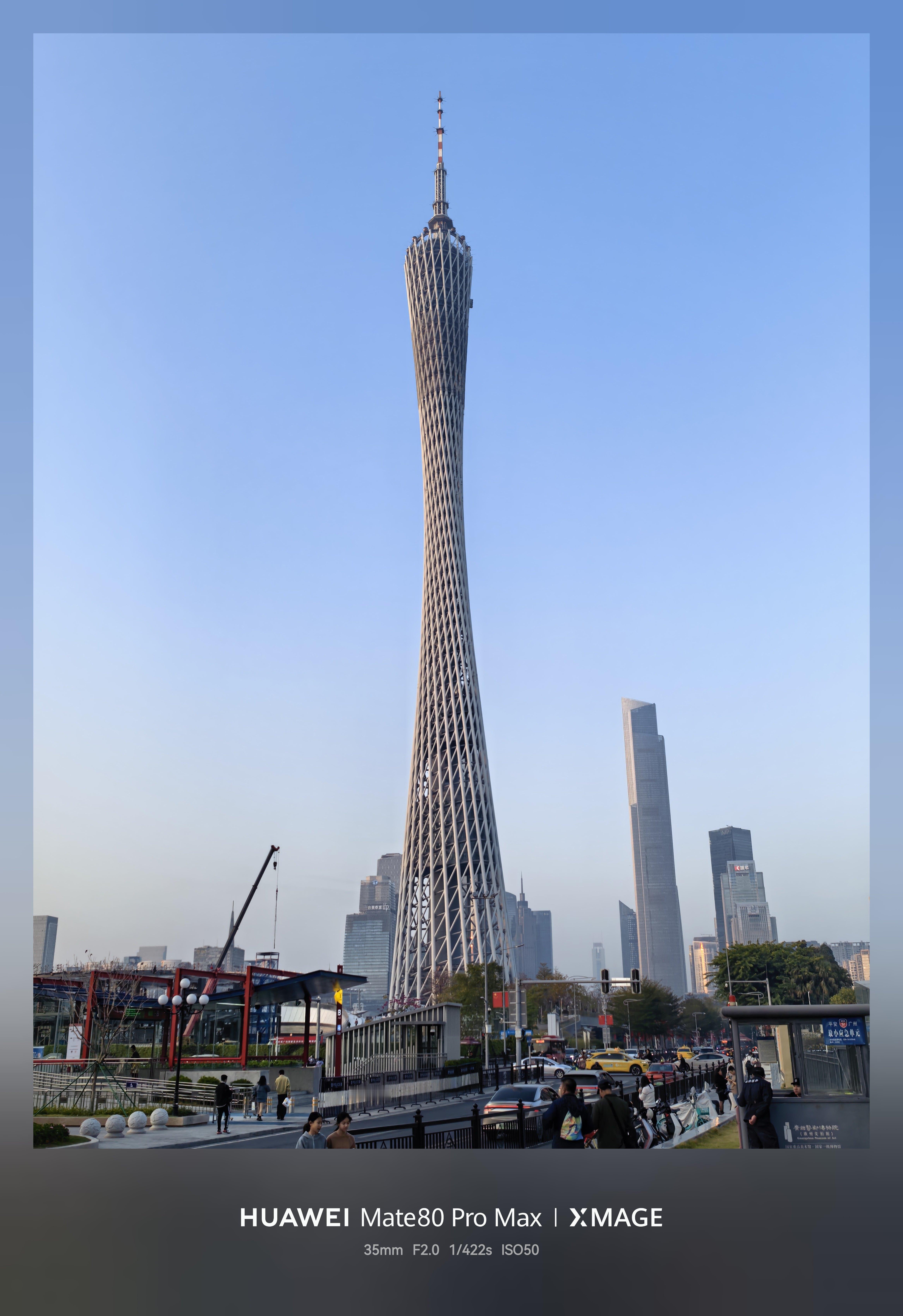 纯净度高的晴天，用 Mate 80 Pro Max 还能轻松拍到月亮。 