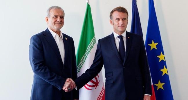 当地时间3月8日，法国总统马克龙分别与伊朗总统佩泽希齐扬和特朗普通话，就当前国际