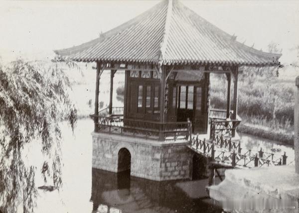 亭子 at Li Kung Tz'u, Chinan李鸿章祠堂，李公祠的亭子，中