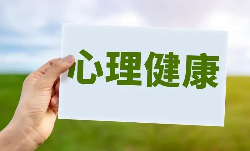 人到中年，除了钱什么最重要了 人到中年，钱不是万能的。年轻时为赚钱透支健康，到中