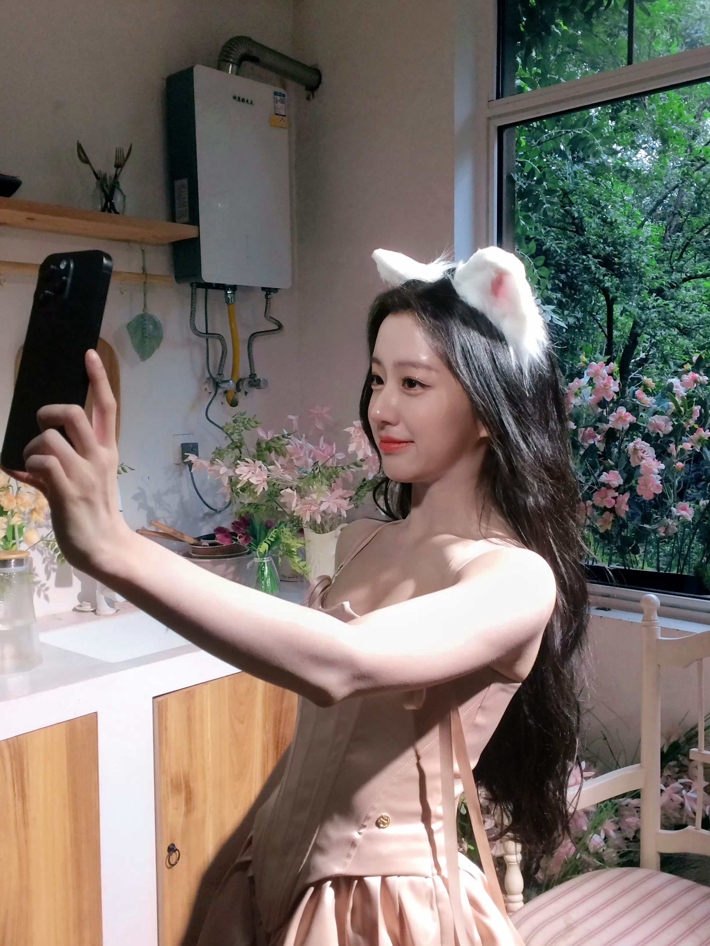 包上恩美得不像人类 像一种草食系动物 有种这才该是本体的感觉🐰🫧 ​​​