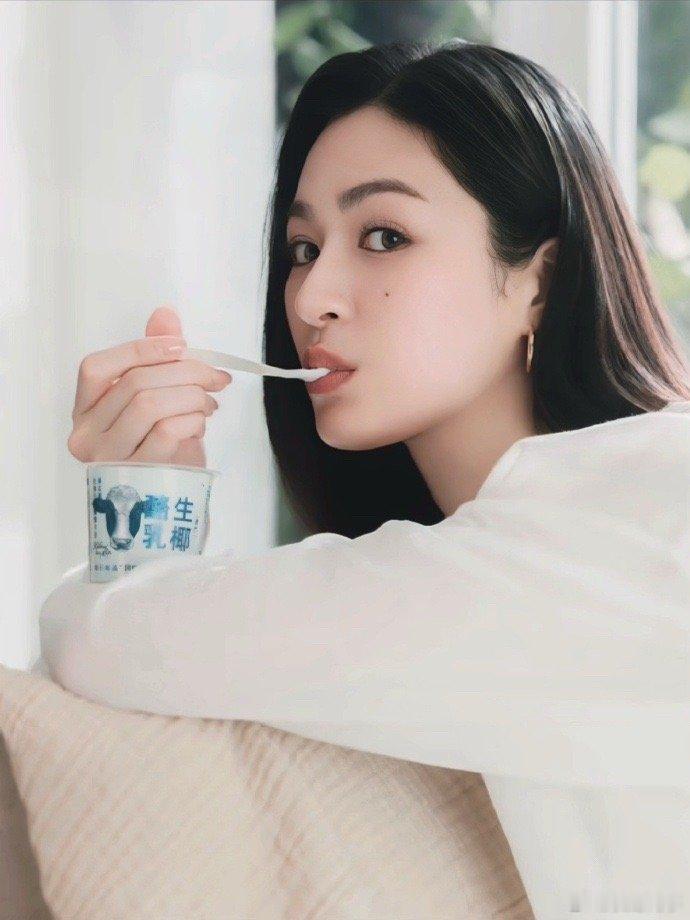 邝玲玲爱吃朝日唯品酪乳朝日唯品  邝玲玲（Lingling Kwong）与朝日唯