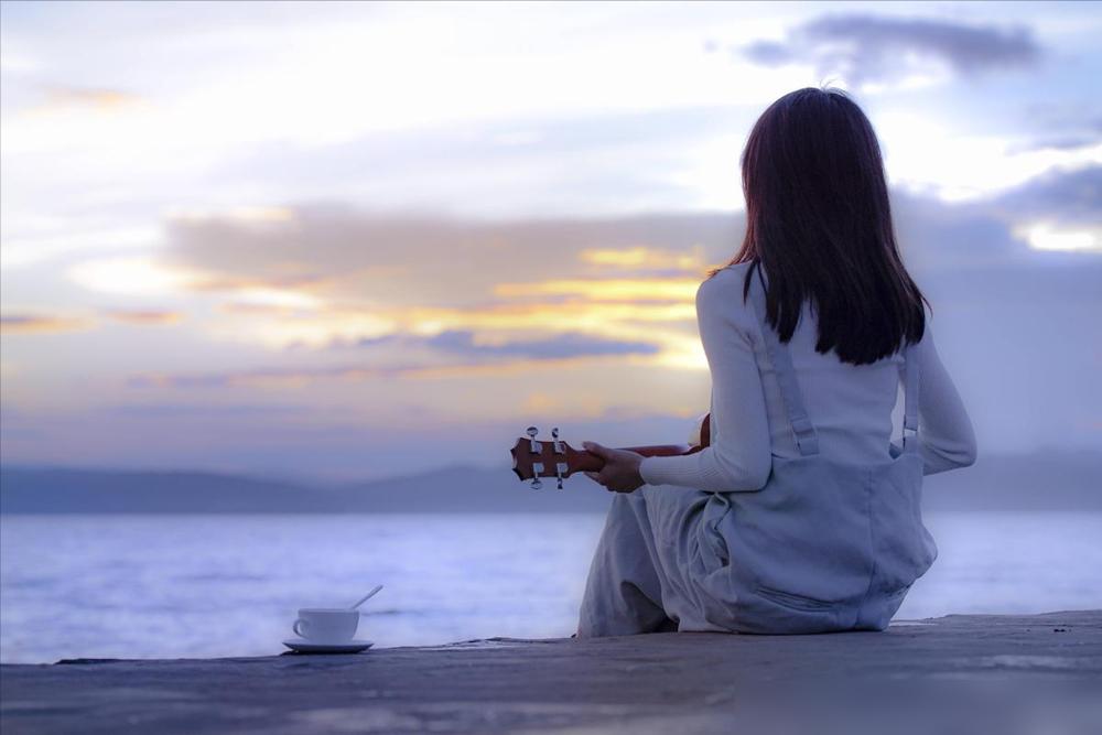 单依纯这次栽跟头，根子根本不在李荣浩那首歌上。
你以为她在为版权道歉？她是在为