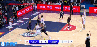 威姆斯首发都出糗，传球穿裆张皓嘉，发底线球给杜润旺都失误，比周琦都过分

广东队