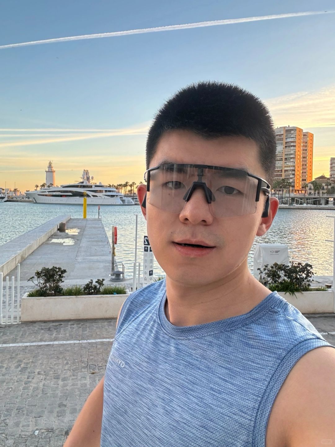 在西班牙海边晨跑，日出的阳光太治愈了