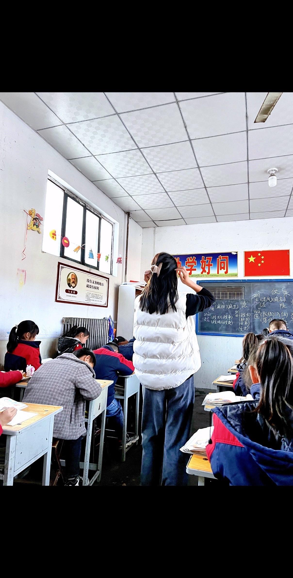永远用欣赏的眼光看学生 永远用宽容的心态面对学生
