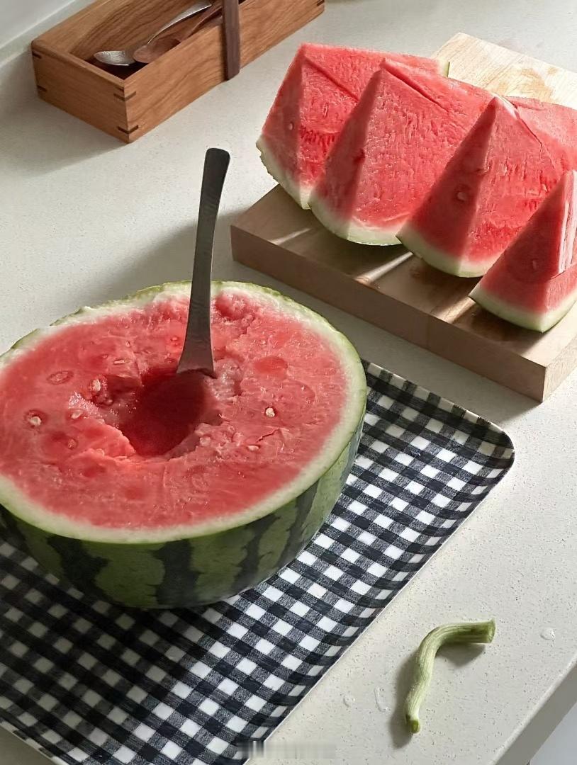 夏天藏在西瓜和旺旺碎冰冰里 