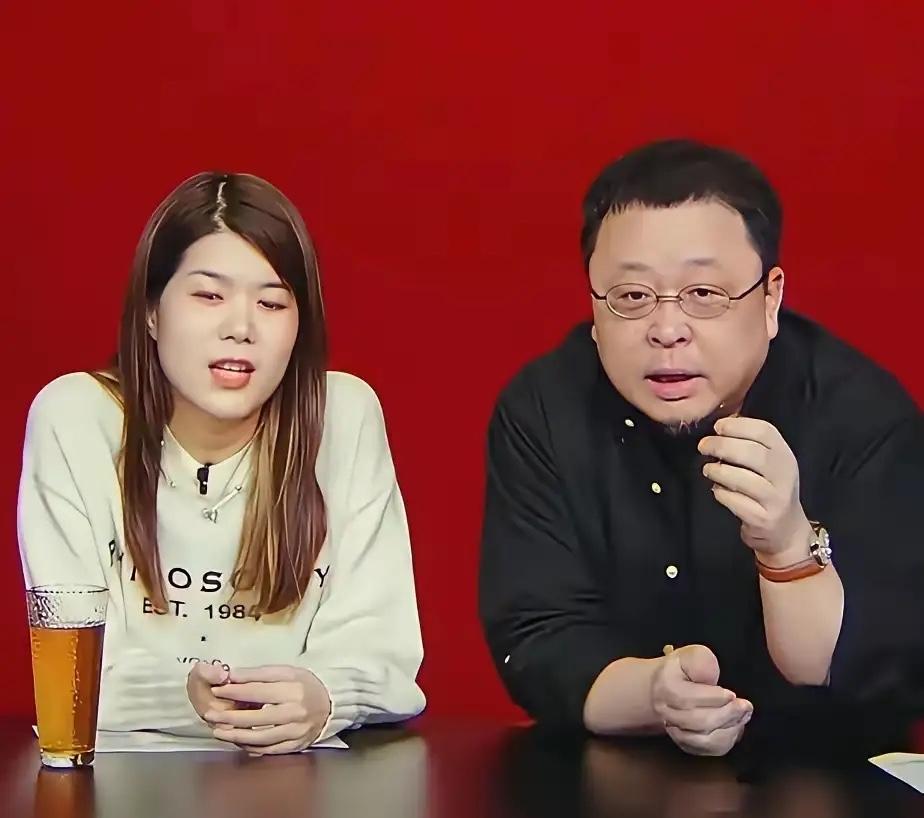 我老公很少讨厌女性，但对杨笠，老公一见到，就开骂。

如今罗永浩公开力挺杨笠，还