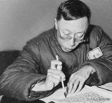 1967年，溥仪在北京因病去世后，他的家人不知道该以何种规格来安葬溥仪，就把这个