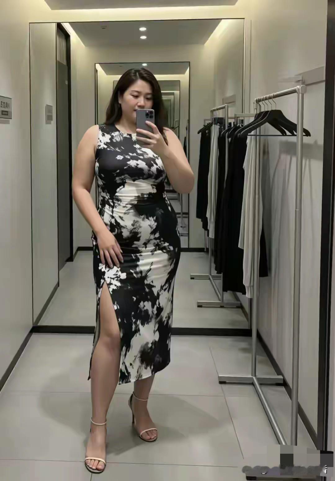 女人为什么喜欢大叔
尤其是女孩
对于有钱有能力有魅力的大叔
更是无法阻挡
女人都