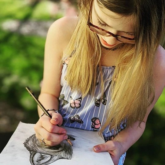 无法对会画画的人祛魅他们心里藏着浪漫，眼里自带温柔，能把普通日常变成风景。落笔皆