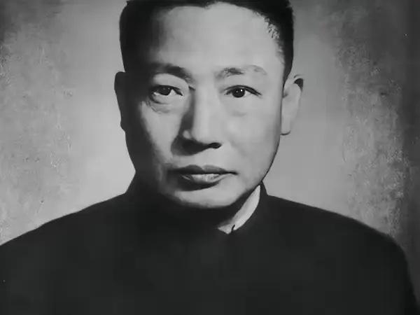 在其他谍战剧里，都把毛人凤称为“毛局长”，而在《沉默的荣耀》中，吴石、周至柔等人