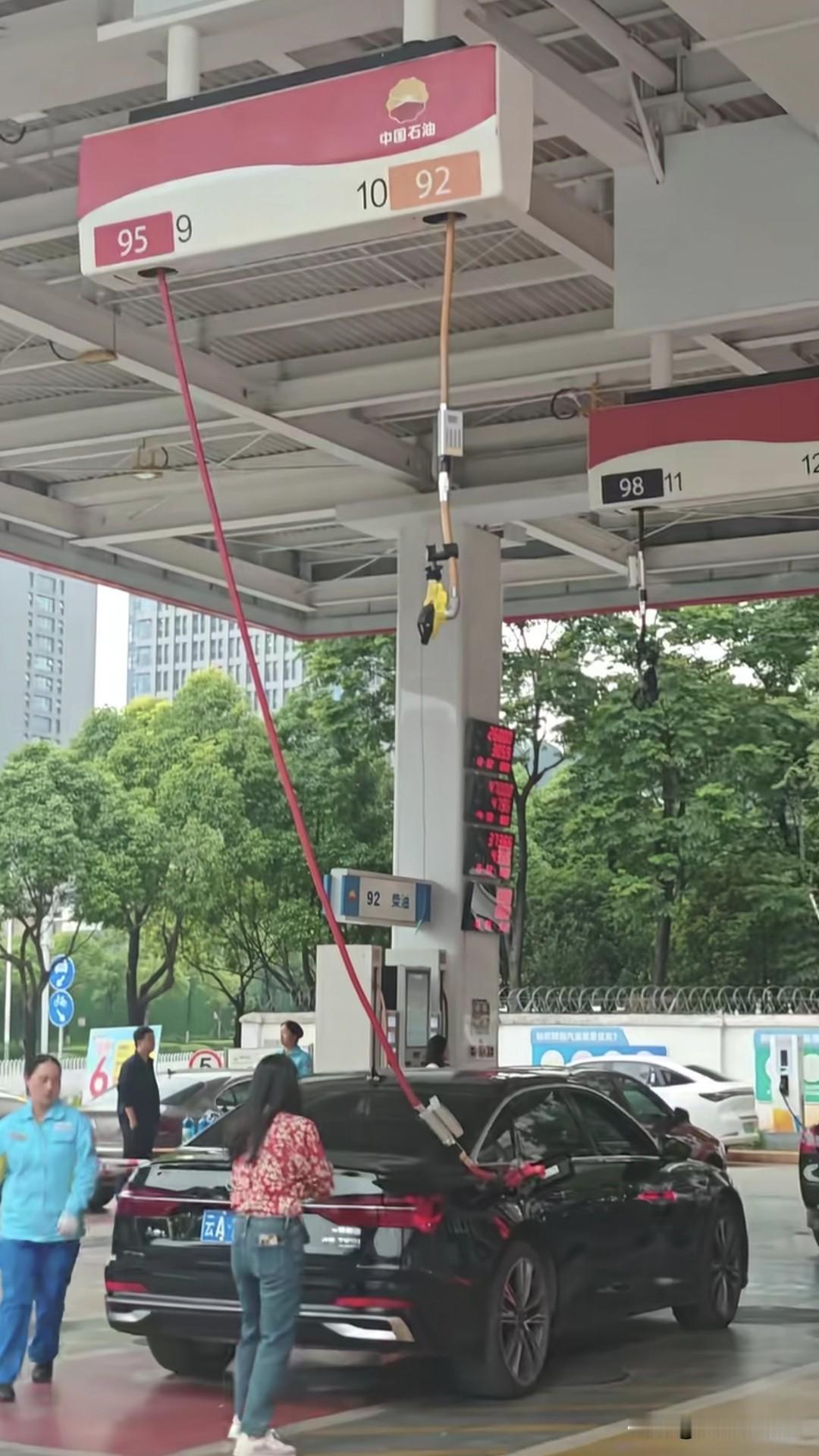 这种“空中加油”你见过吗？