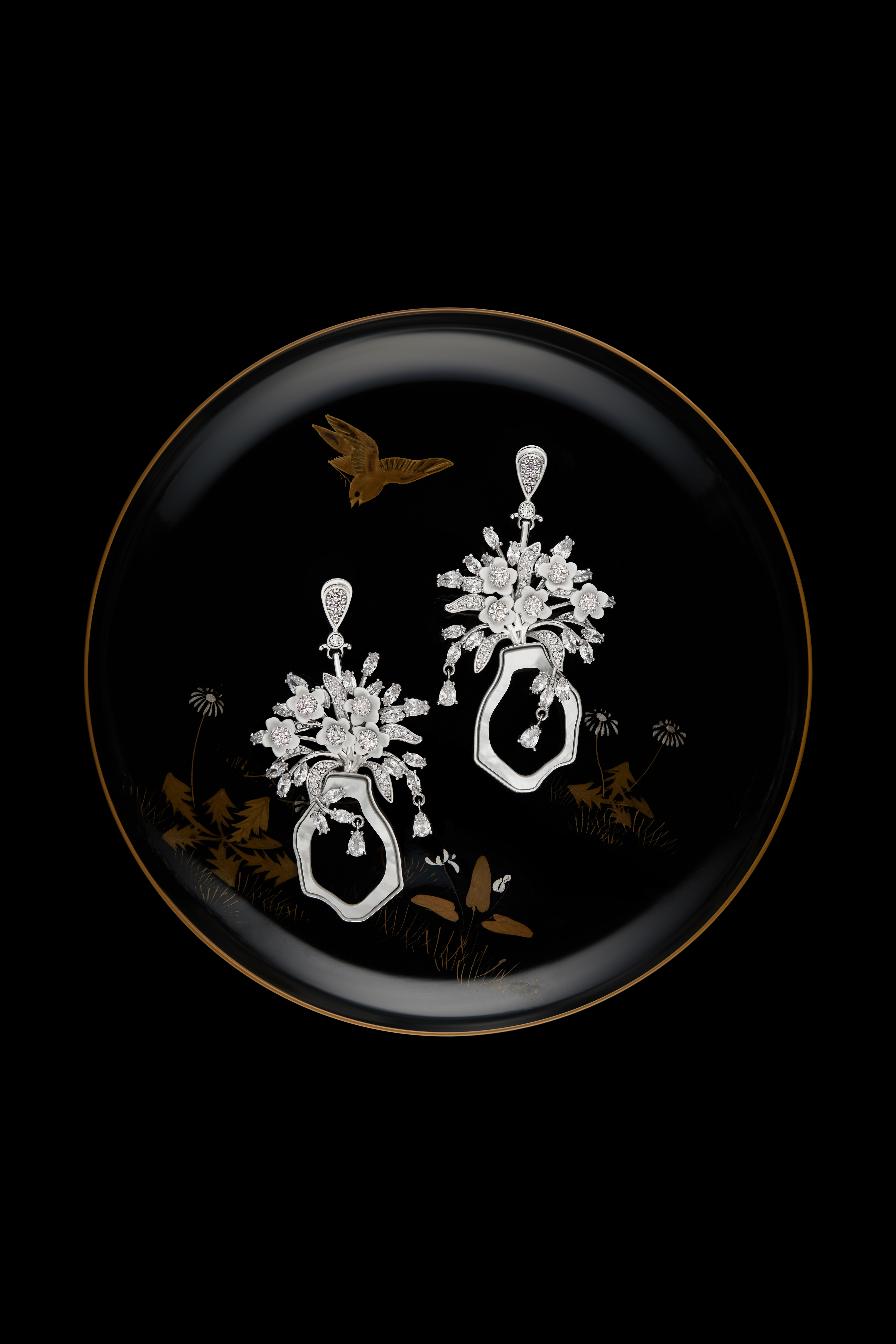 MOH Vision | 润影流光全新「四时风物·莹光花境」系列，岁月雕刻出的独