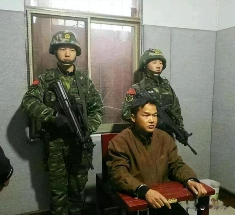 动我母亲我就杀你全家！1996年，陕西13岁男孩亲眼目睹母亲被害，选择参军入伍强