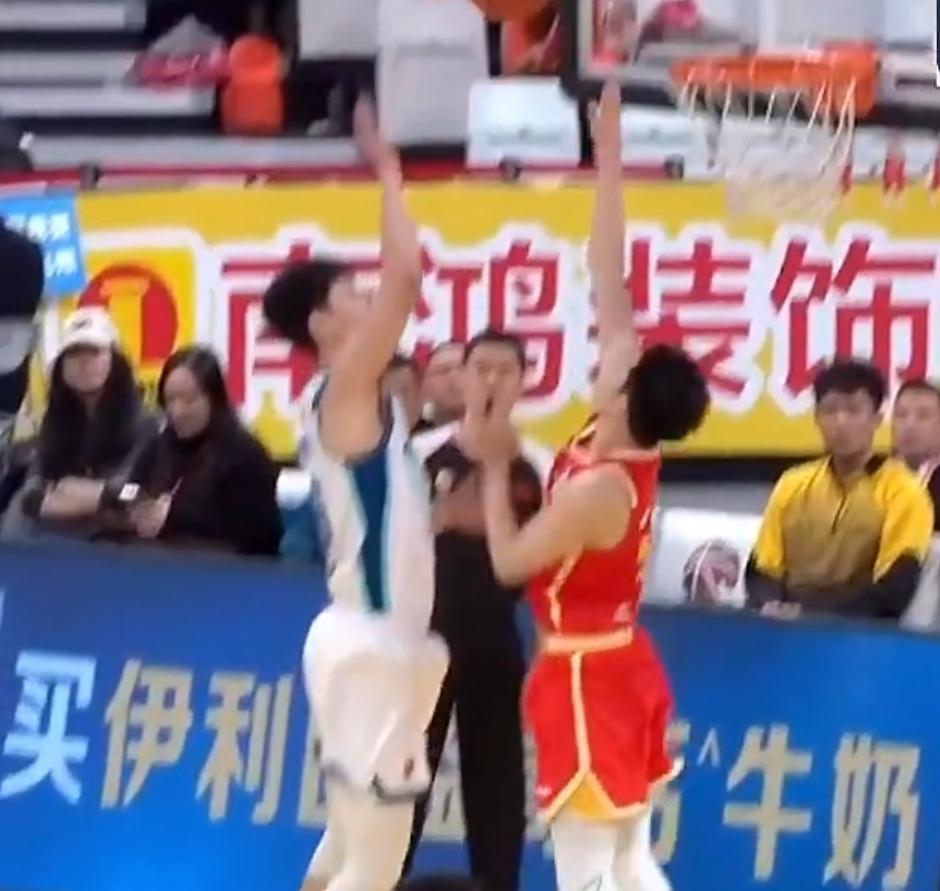 明日客场挑战北京控股，浙江方兴渡能否连胜
昨日浙江方兴渡坐镇主场，获胜青岛崂山，