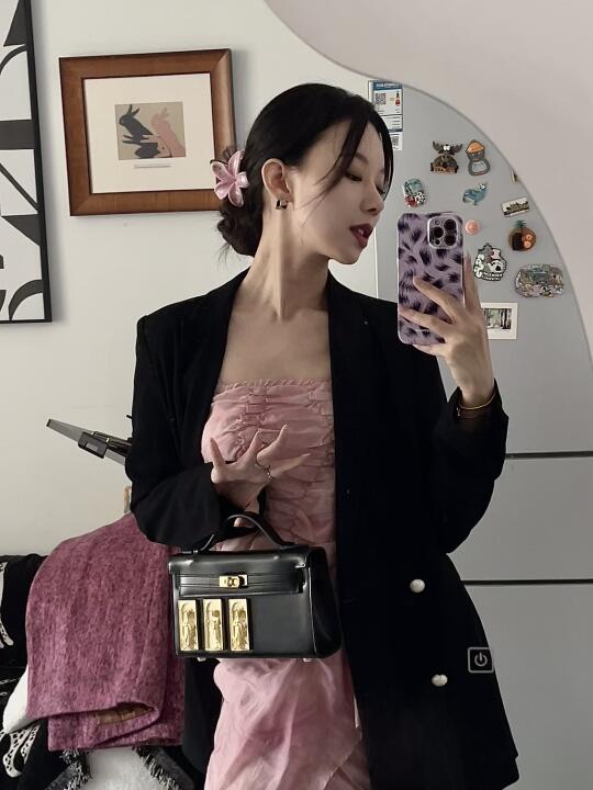 全Live图·大厂战略女周六自然醒发现是7点