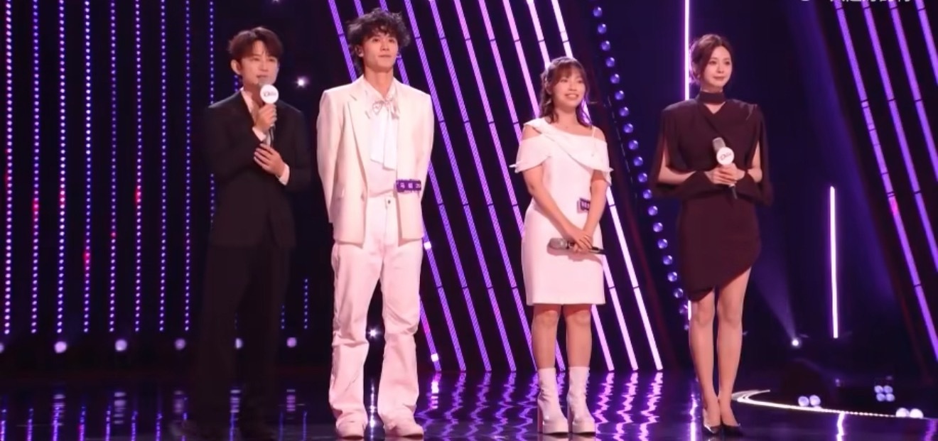 果然魔丸还得是纯净栀子花来治何老师和那英真是一个“纯净栀子花”一个“魔丸”，果然