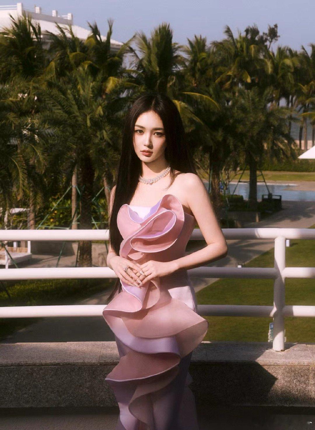 靳梦佳魔性绕口令 你好星期六谁能躲过绕口令的魔力陷阱！靳梦佳接连挑战绕口令，次次