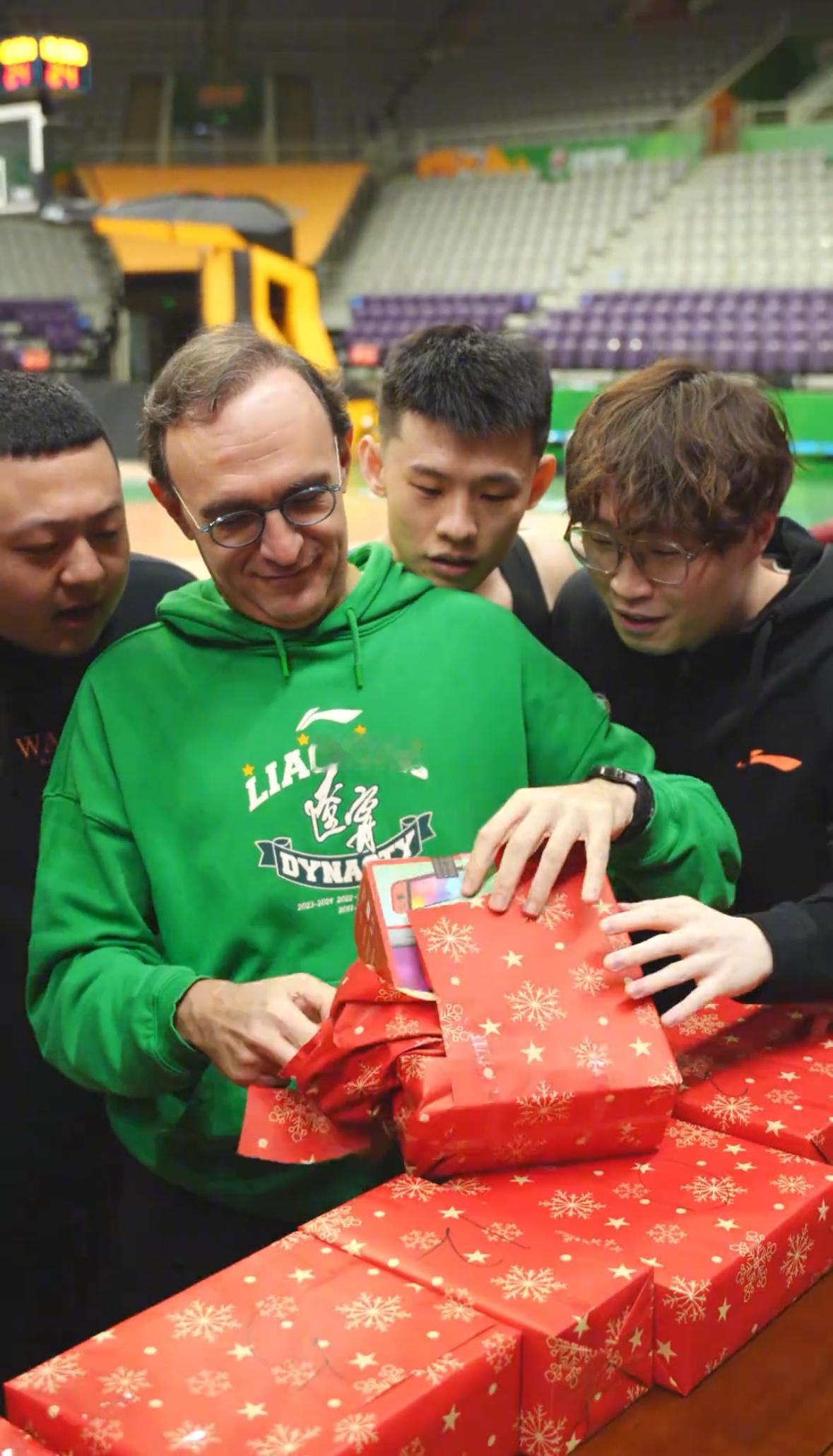 小刘总真的很有喜感