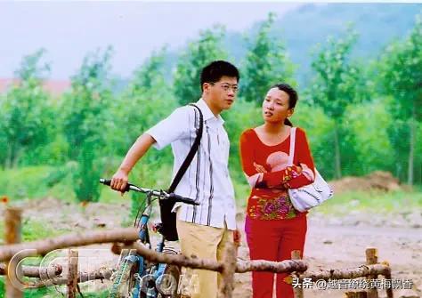 我是电视系列剧《乡村爱情》的铁杆粉丝，我尤为喜爱的几个人物有豆腐西施王小蒙、耿直