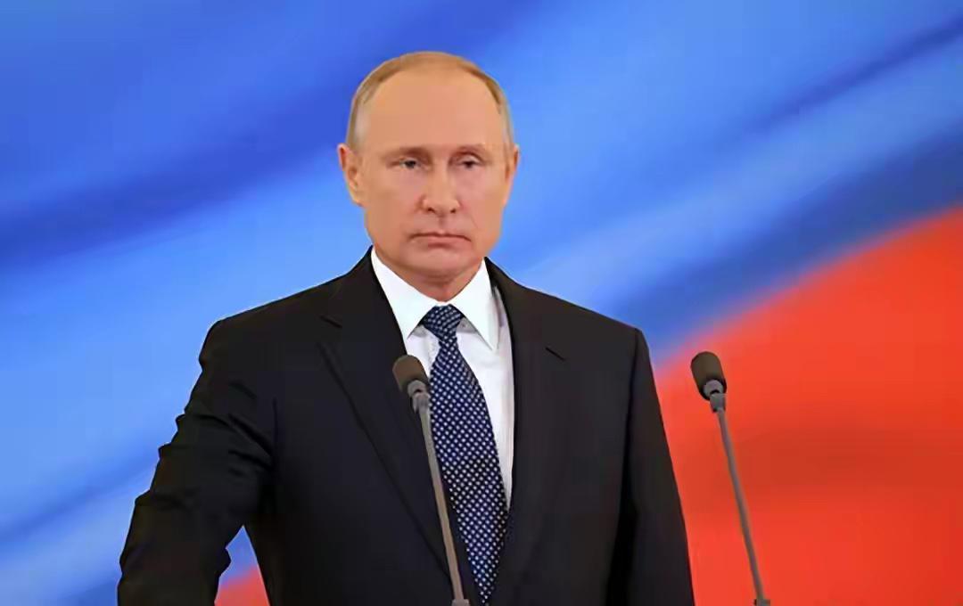 你敢施压，我就亮牌！​
普京给核武团队授勋章，​
刚测完的 “海燕”“波塞冬” 