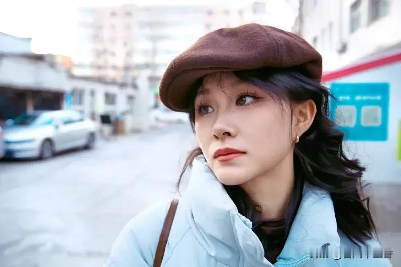 李银河说人活着和牛羊、蚂蚁没两样，忙忙碌碌一场最后啥也带不走。想想还真有点道理。