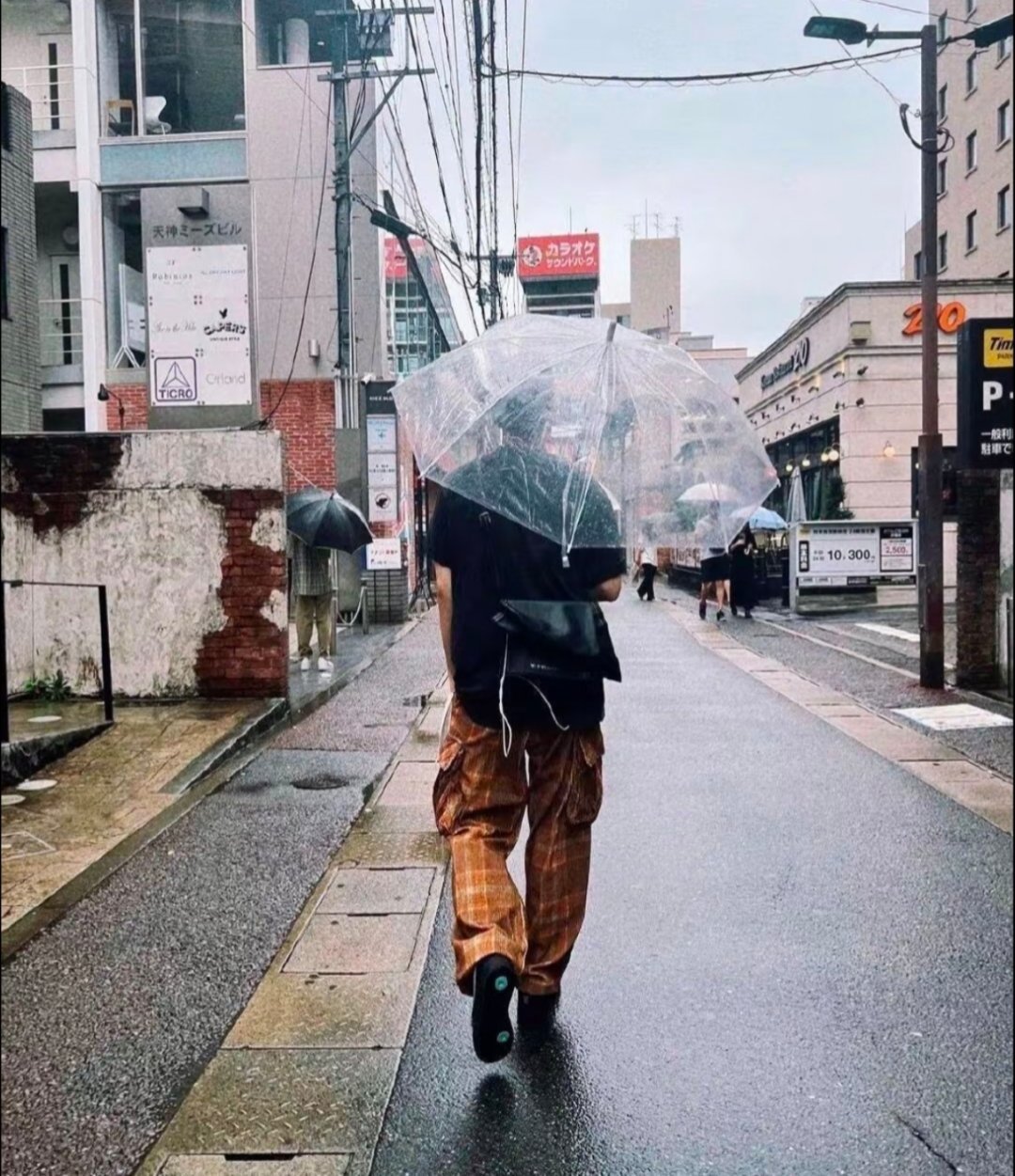 边伯贤 我可以跟在你身后，像影子追着光梦游 