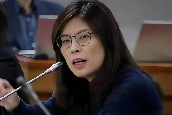 国民党考纪会主委张雅屏发火了。话里话外剑指近期争议不断的民意代表徐巧芯：党团早在
