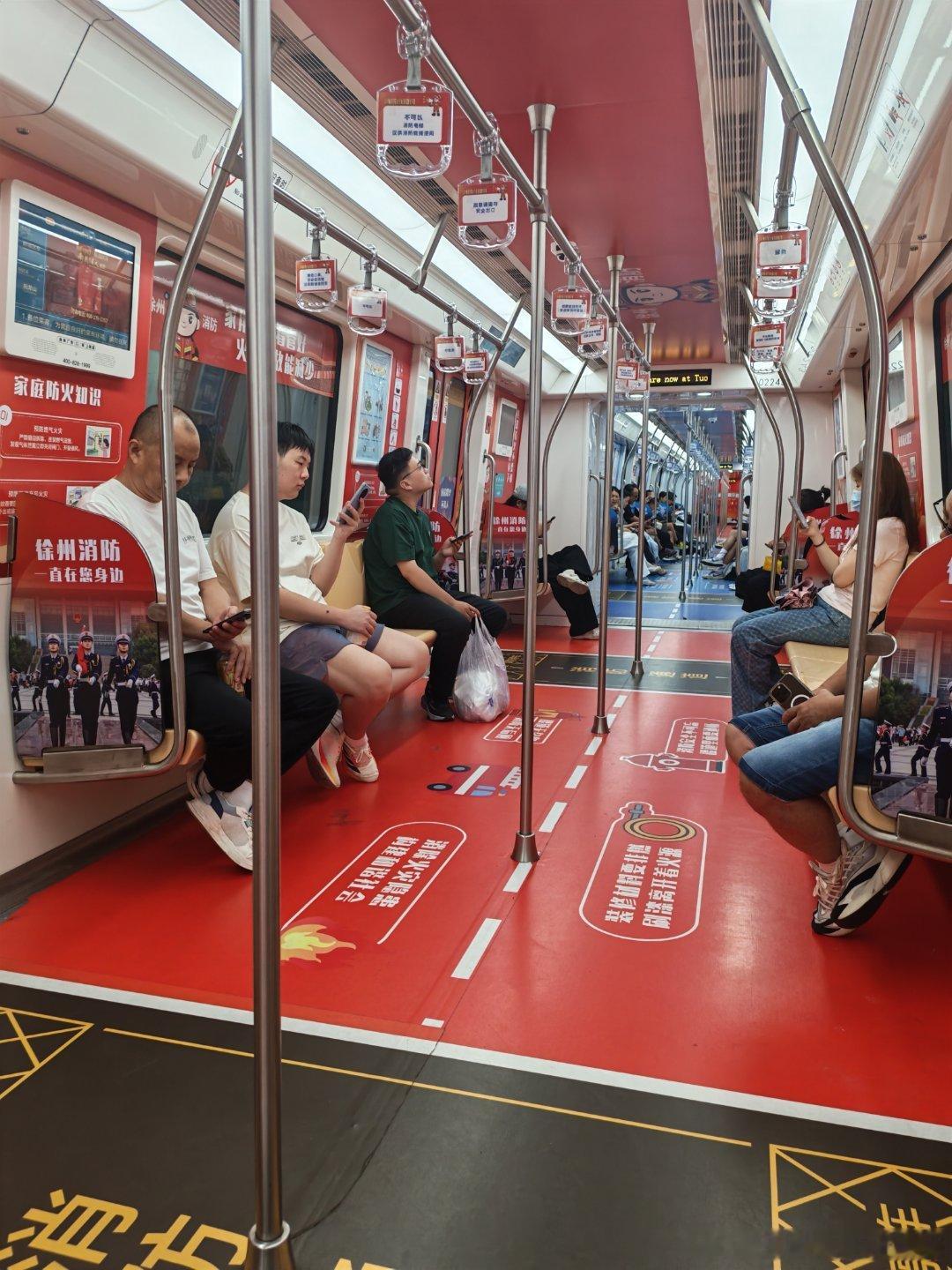 如果没有手机，大家会在地铁做什么？ 