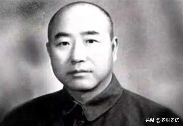 从兵团司令员降为军长，战功赫赫却授衔惹争议，毛主席拍板：他不可不授上将
 
从兵