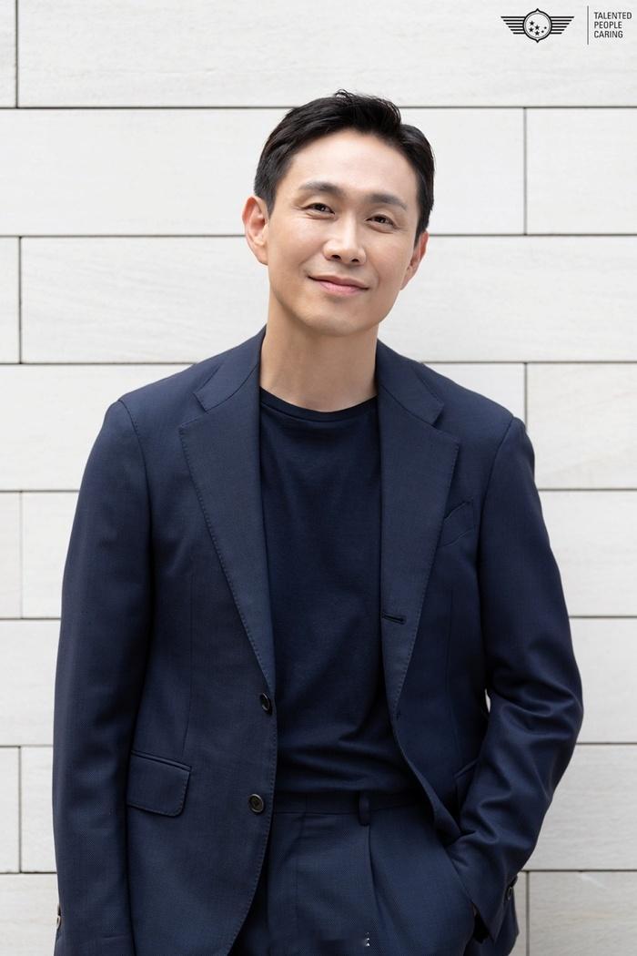 【演员吴政世谈及与具教焕合作】吴政世表示:“和具教焕比起大量交谈,更多是在排练中