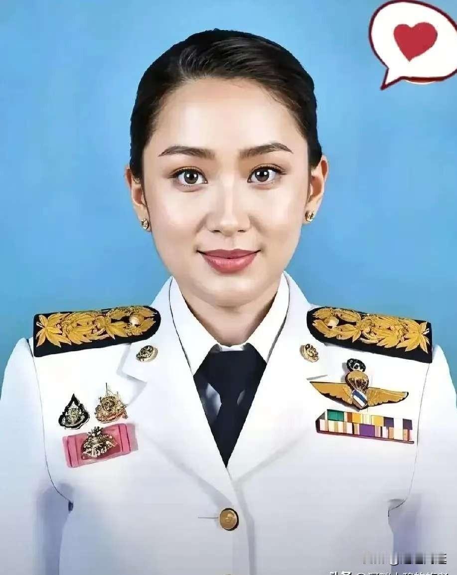 泰国消息。
泰国反腐委员会确认泰国前总理佩通坦，目前申报财产与其当总理时所申报财