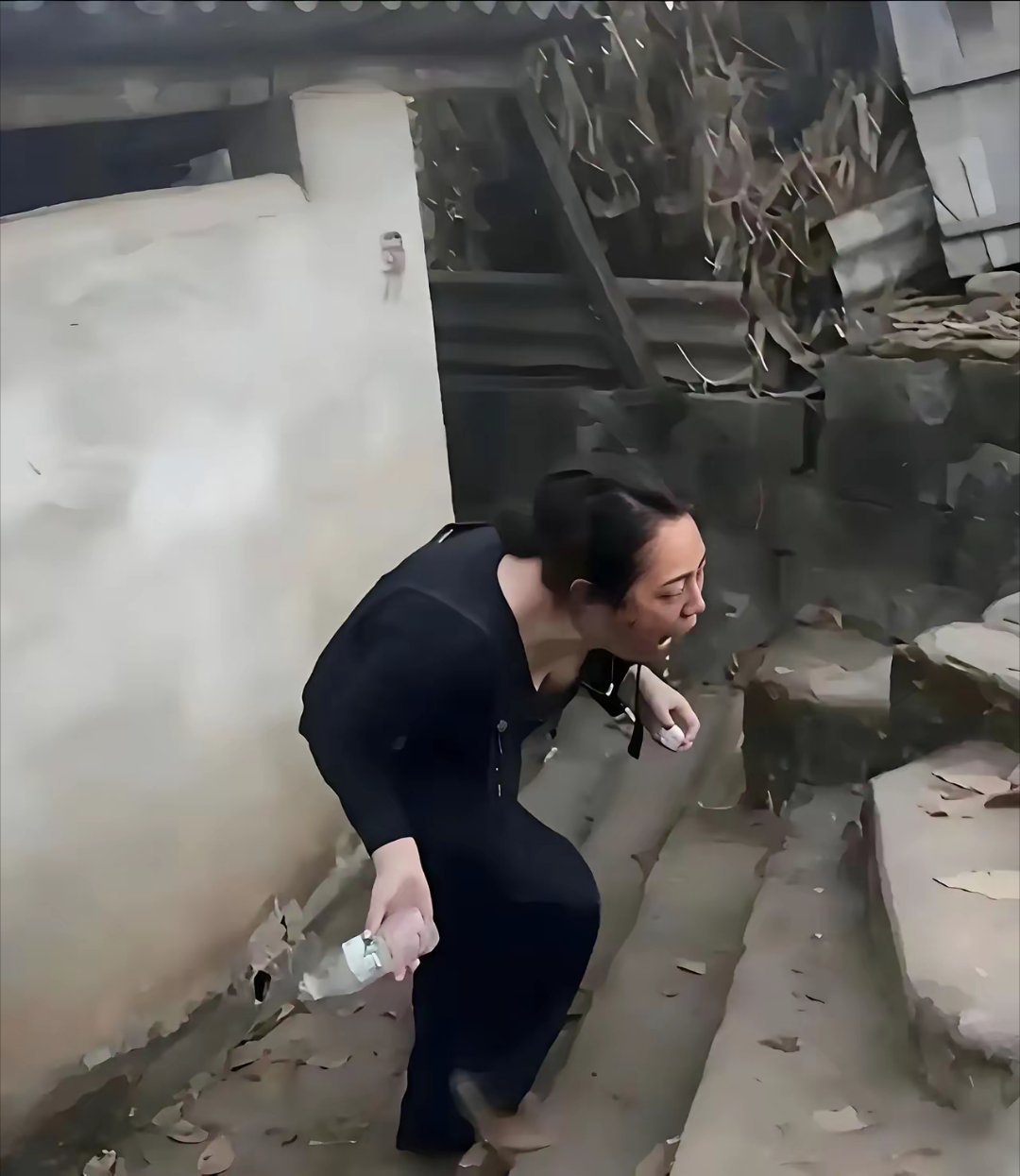 上这厕所，还敢带手机？ 